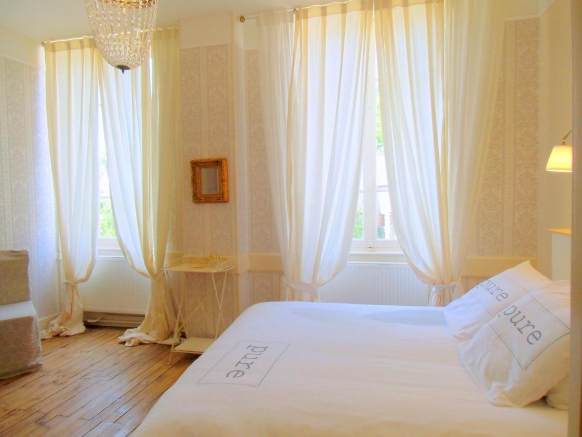 Hotel De La Providence Egliseneuve-d'Entraigues Room photo
